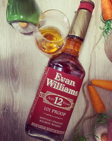 Evan Williams 12 Year Old 101 Proof Red Label Kentucky Straight Bourbon Whiskey