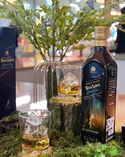 Johnnie Walker Blue Label Ghost And Rare Pittyvaich Blended Scotch Whisky