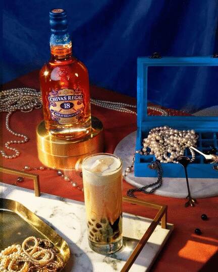 Chivas Regal 18 Year Old Gold Signature Blended Scotch Whisky No Box