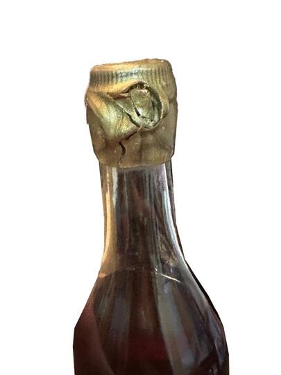 A H Hirsch Reserve 15 Year Old Gold Wax Pot Stilled Straight Bourbon Whiskey Cracked Wax Stained Label